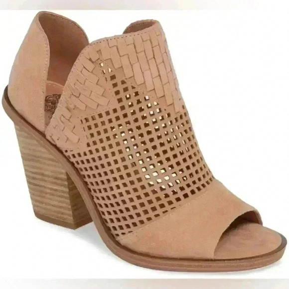 NWOB Vince Camuto Fritzey Perforated Leather Sandal - Picture 1 of 9